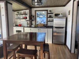 FlatRocks 2BR Stay Hot Tub & Partial Ocean View - 5