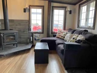 FlatRocks 2BR Stay Hot Tub & Partial Ocean View - 9