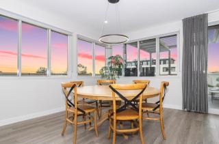 Corner Penthouse with City Views in Armadale - 8