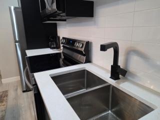 Stylish Luxury Apartment Near CFB Edmonton - 2