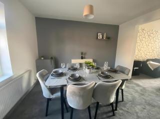 3 Bedroom House in Golborne, Warrington - Hosted by Eason Stays with Free Parking - 6