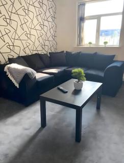 3 Bedroom House in Golborne, Warrington - Hosted by Eason Stays with Free Parking - 4