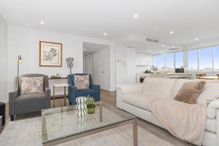 Corner Penthouse with City Views in Armadale - 9