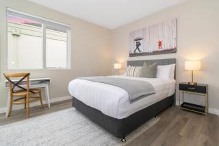 Corner Penthouse with City Views in Armadale - 5