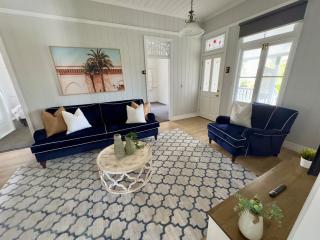 Bay Breeze Manor Grand 5BR Queenslander Haven - 9