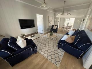 Bay Breeze Manor Grand 5BR Queenslander Haven - 2