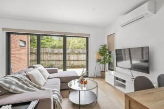 StayAU Modern 4-bedroom TH Bayswater - 0