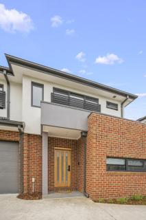 StayAU Modern 4-bedroom TH Bayswater - 2