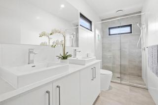 StayAU Modern 4-bedroom TH Bayswater - 3