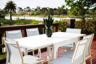 StayAU Pakenham Townhouse with Lakeview - 3