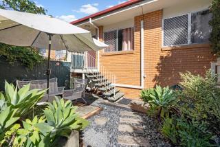 Beautiful 2 bedroom unit in prime location! - 9