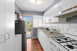 Beautiful 2 bedroom unit in prime location! - 8