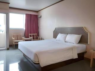 J Two S Pratunam Hotel - 1