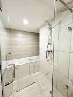 Luxury Apartment Next to Shangri-La with Awesome views - 1