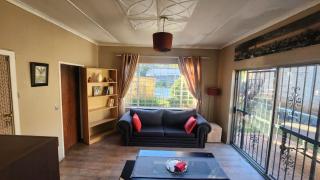 Charming 1-Bedroom House Rental with Pool in Johannesburg - 3