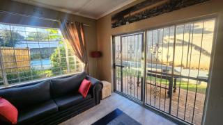 Charming 1-Bedroom House Rental with Pool in Johannesburg - 2