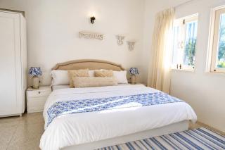 Directors Bungalow by The Cove - 4