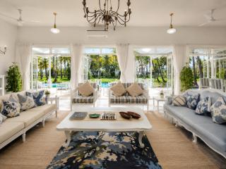 Directors Bungalow by The Cove - 6