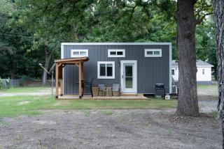 Less House More Lake Perfect for Couples - 9