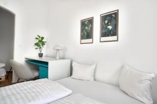 2 bedrooms & free parking - 2