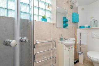 Cozy Pet-Friendly Studio Near the Beach and Downtown by Noclegi Renters - 7