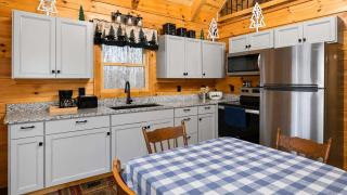The Little Deer Cabin - Hot Tub Stone Fireplace - 3