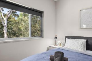 Spacious 3 bedroom townhouse in prime location! - 7