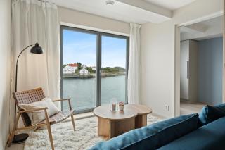 Henningsvær ocean front apartment - 3