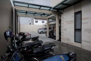 RedDoorz near RS Royal Prima Medan 2 - 5