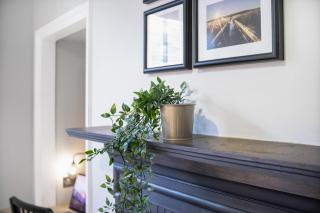 Cosy Getaway 2 Min Walk to Station By Stay With Us - 8