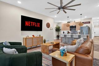 Phoenix Hill Full Duplex 4BR & 2 Kitchens for 8 - 3