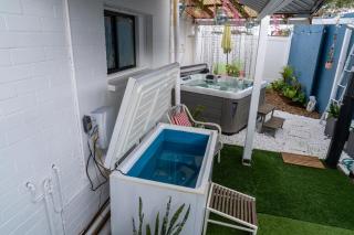 Hot Tub, Ice Bath, Gym, Sauna, Pool Table Coorparoo Haven - 4