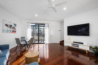 Manly Beach View Townhouse Haven - 4