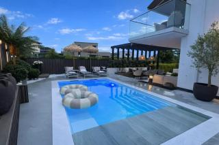 Villa with Pool in luxury and calm street - 0