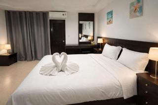 Hill Side Patong Hotel deluxe room - 9
