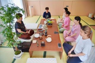 Shambhala Hotel of Zhangjiajie-Within National Forest Park-5min walk to Yangjiajie Cable Car-Free pick up to Park West Gate- English speaking hostess-Hand-drip Coffee- Zen and Tea Culture- Free laundry& Elevator - Personal itineraries & ticket reservation - 2