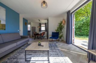 Beautiful holiday home on park on swimming water - Ewijk - 8