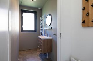 Beautiful holiday home on park on swimming water - Ewijk - 5