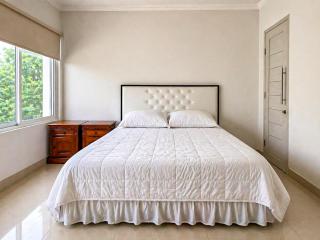 Twins Guesthouse near Universitas Budi Luhur Jakarta RedPartner - 0