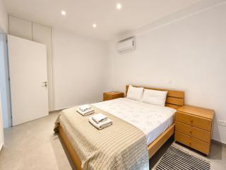 Spacious 2 Bdr Apartment near Universities - 8