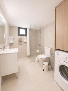 Spacious 2 Bdr Apartment near Universities - 5