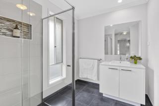 Ocean Mist Walk to the Beach Modern Private Aircon Heating Sleeps 11 4 bedroom 2 bathroom - 4