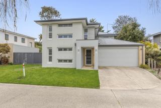 Ocean Mist Walk to the Beach Modern Private Aircon Heating Sleeps 11 4 bedroom 2 bathroom - 3