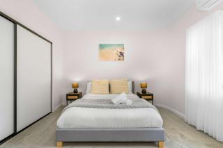 Spacious Luxury Retreat with Private Garden Box Hill - 2