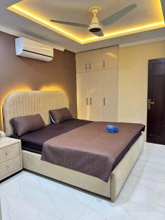1,2,3,4 Retreat modern furnished house apartments-Dominion Accommodation - 6