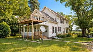 New Era Farmhouse, Jacuzzi Tub & Orchard Views - 2