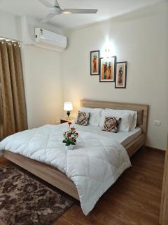 Luxury Suites Pari Chowk Expo Mart Jaypee Greens - 5