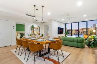 Docklands 3BR Waterfront Terrace - Pool, Spa, Gym & Free Parking - 0