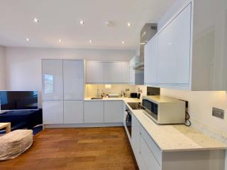 Stunning flat with free parking In Bracknell - 2