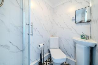 Bright & Cosy 1BR Studio Near Gatwick Airport WiFi - 7